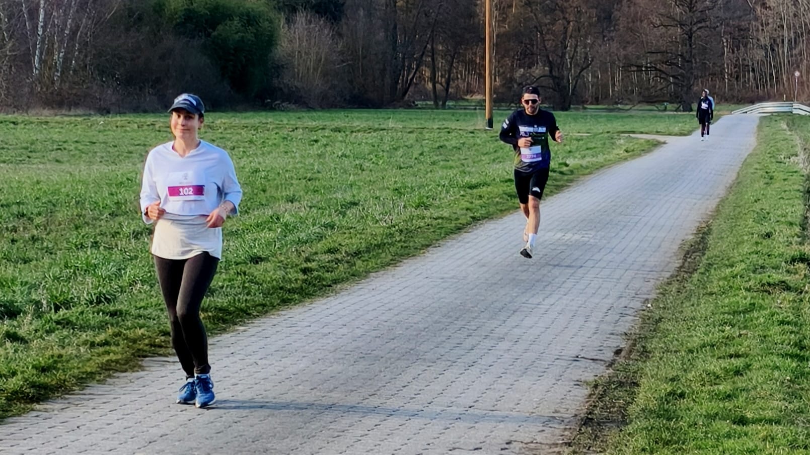 Läufer auf der Laufstrecke beim Spendenlauf SV Stockstadt